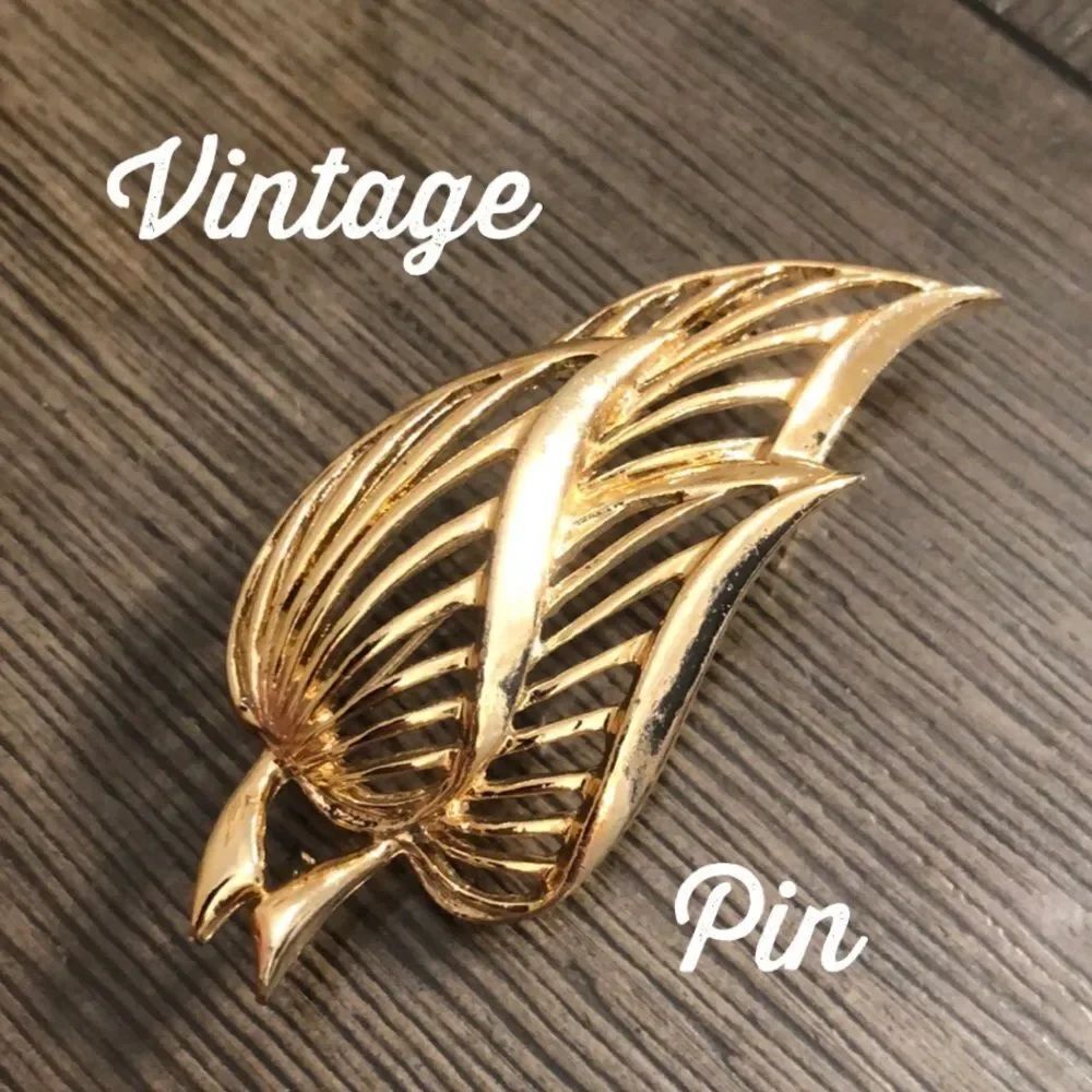 Vintage Goldtone Leaf Cluster Pin